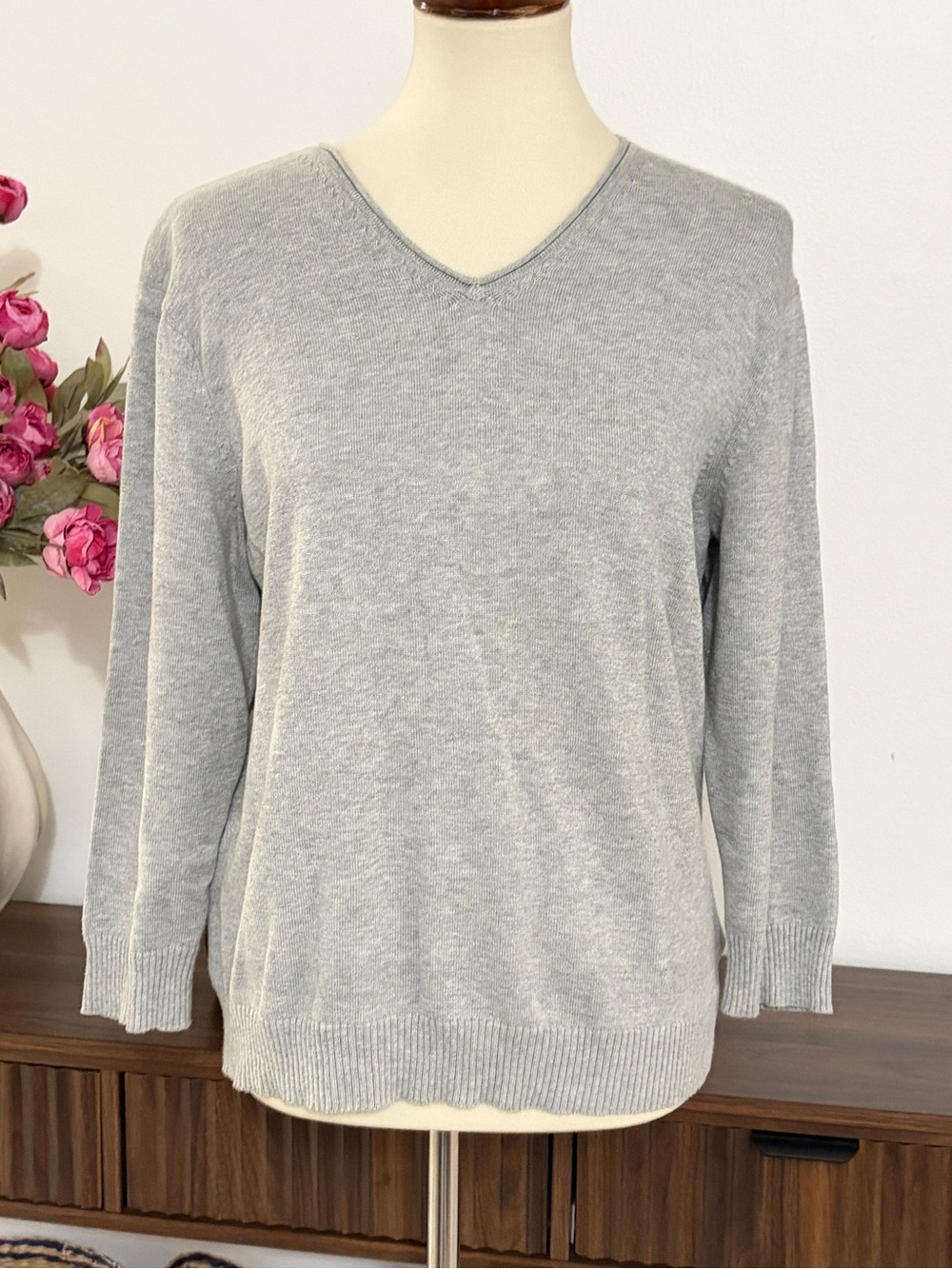 Evan Picone Light Gray V-Neck Sweater Size Large 100% Cotton